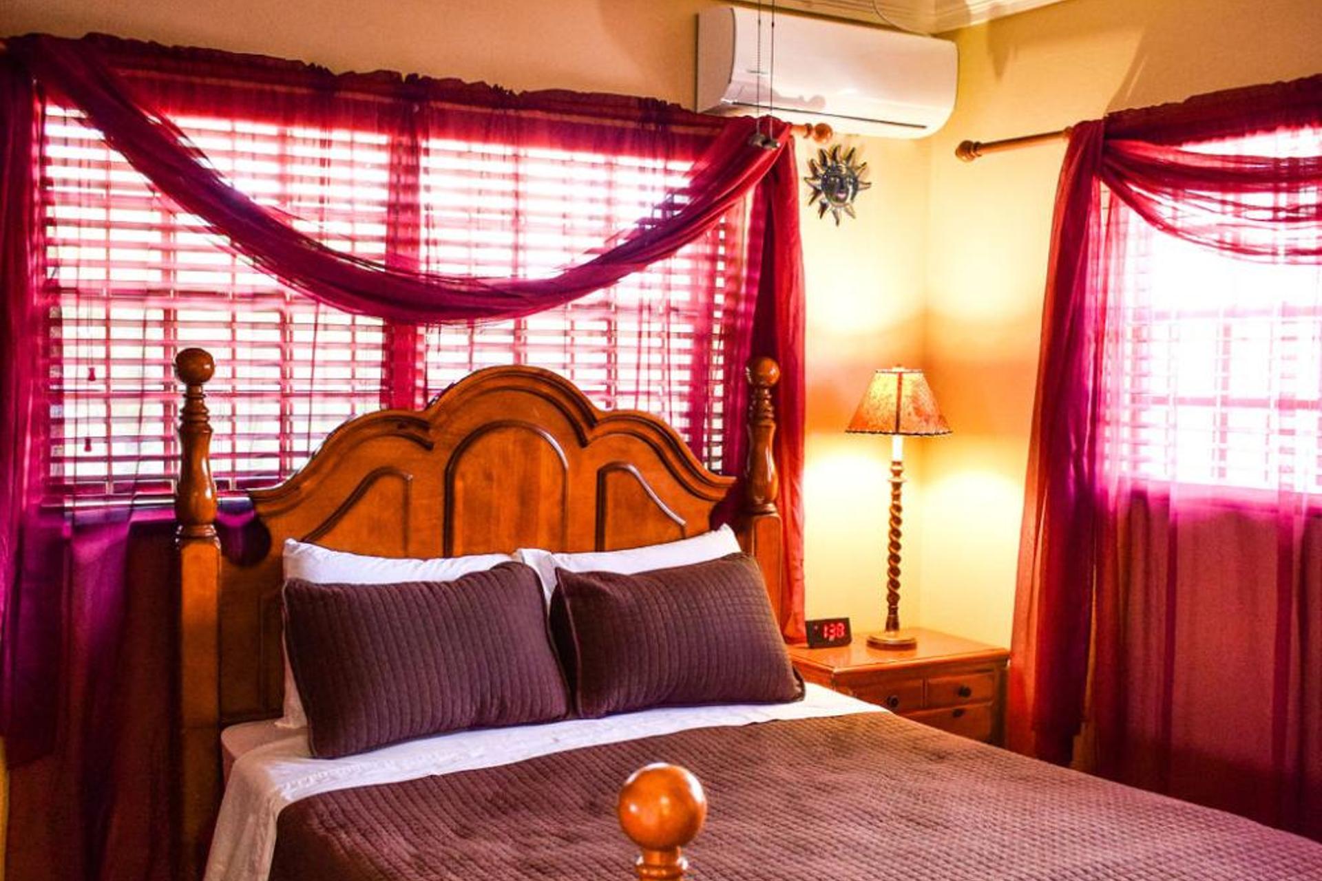 Brownstone Guesthouses Seabeach