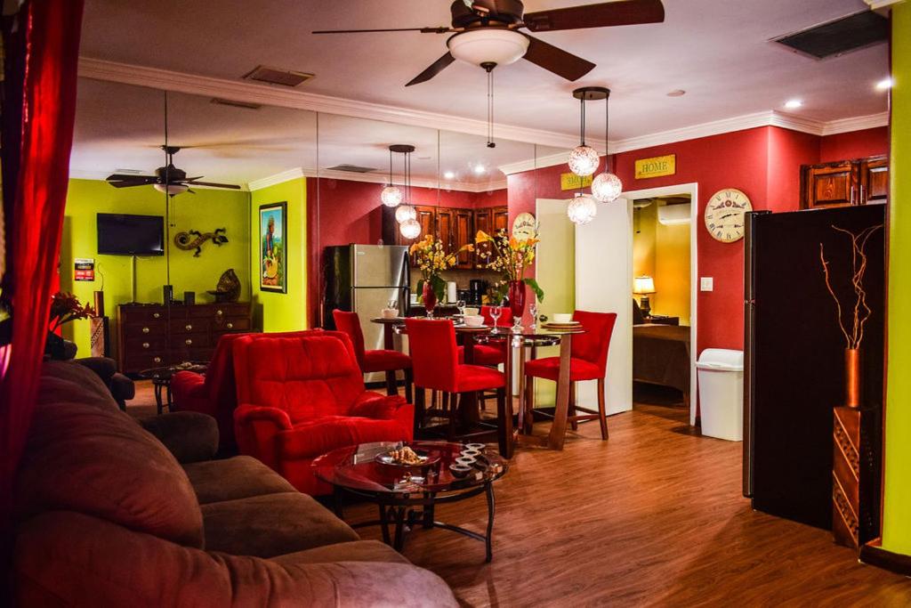 Brownstone Guesthouses Seabeach